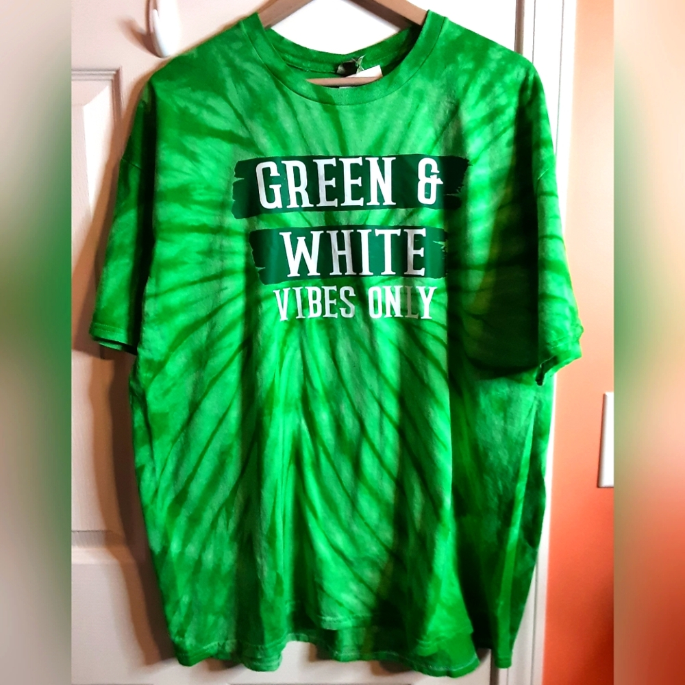 NWT Unisex Tie-dye S/S Graphic T-shirt Green & White School Colors - Sz. 2XL